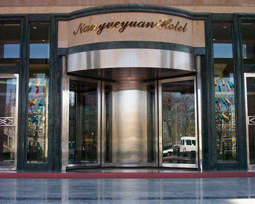 玻璃旋轉(zhuǎn)門